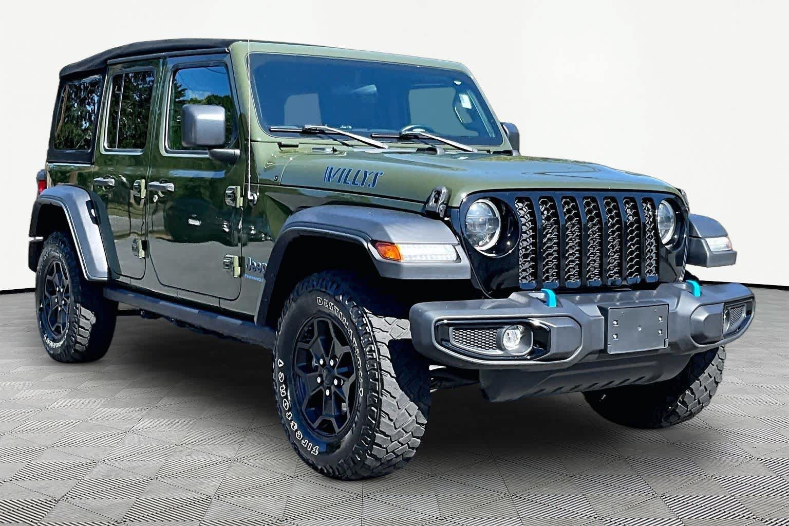 Used 2023 Jeep Wrangler Unlimited w/ Cold Weather Group AWD/4WD image 3