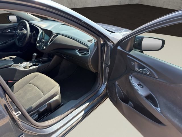 Used 2020 Chevrolet Malibu LT FWD image 37