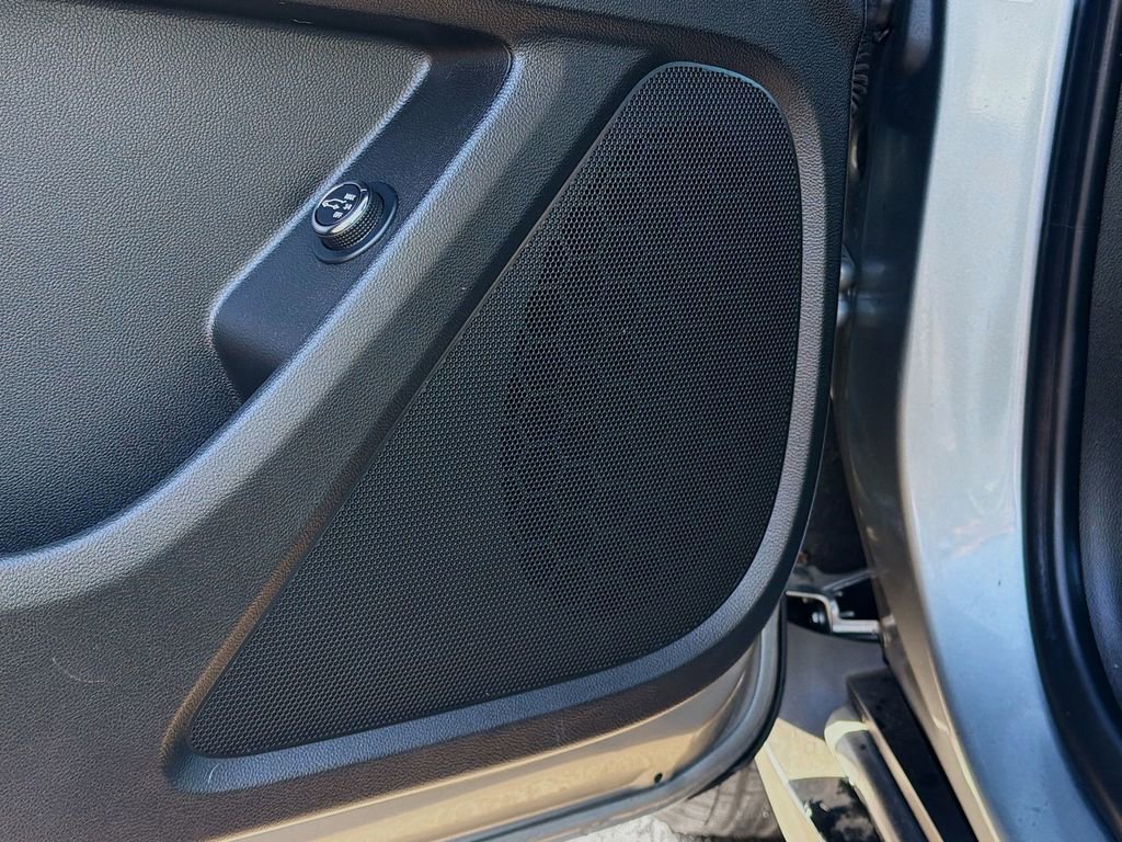 Used 2023 Chevrolet Traverse LT image 28