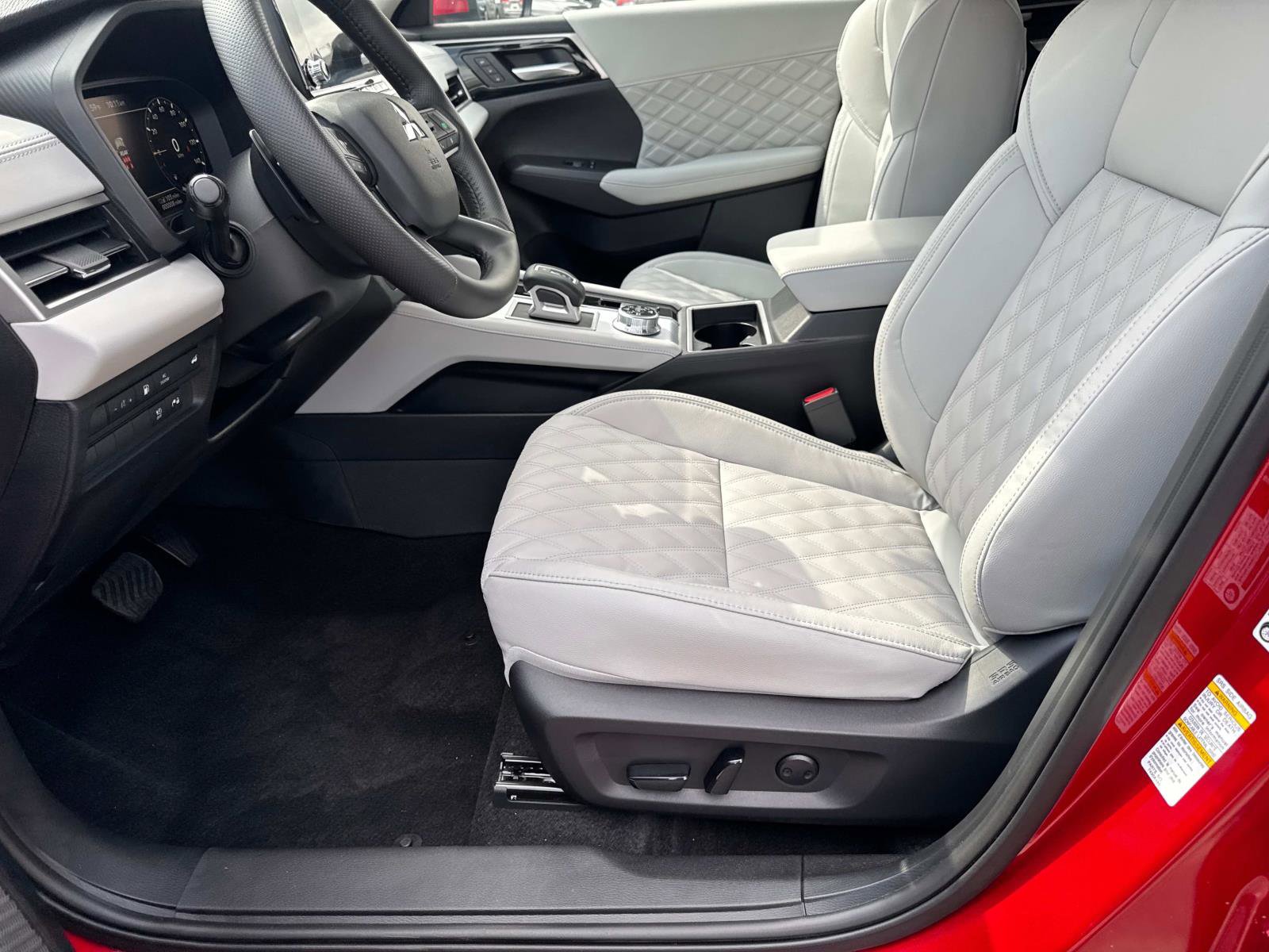 New 2025 Mitsubishi Outlander SEL image 15