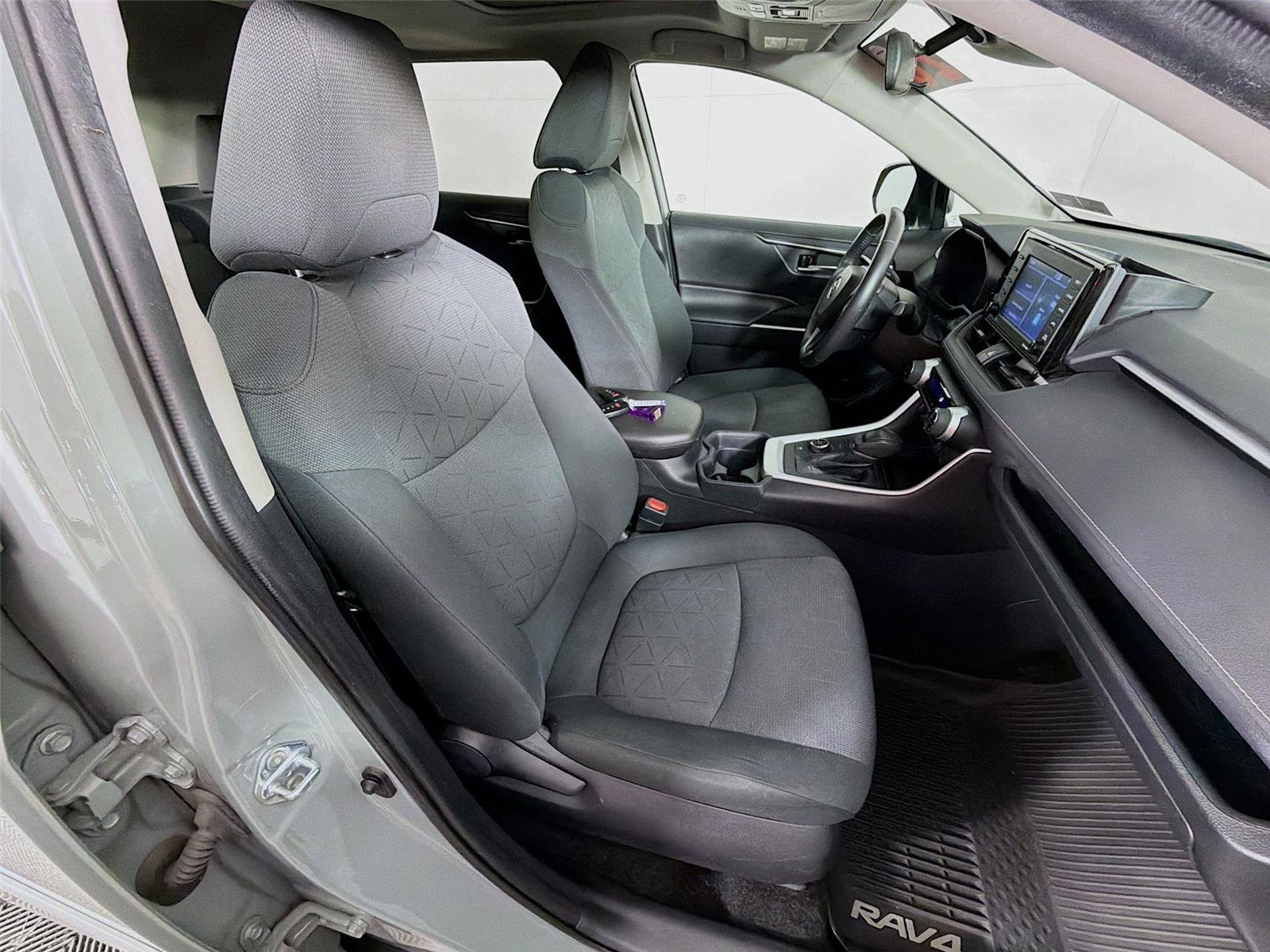 Used 2020 Toyota RAV4 XLE w/ Convenience Package image 27