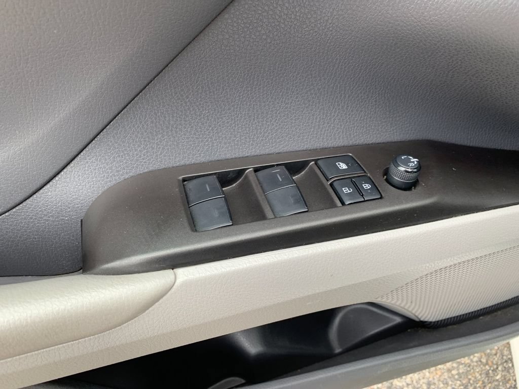 Used 2022 Toyota Camry LE FWD image 13