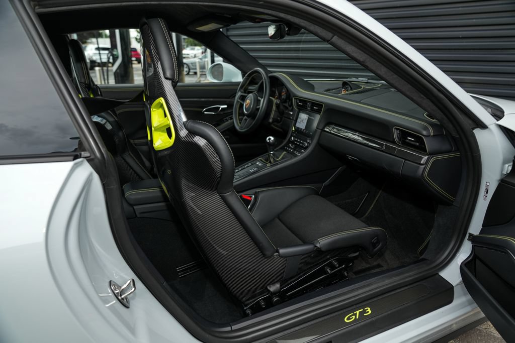 Certified 2018 Porsche 911 GT3 RWD image 32