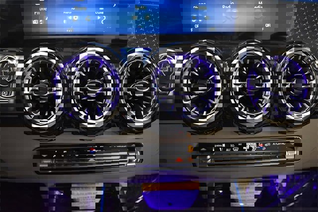 New 2025 Mercedes-Benz GLB 250 4MATIC image 30