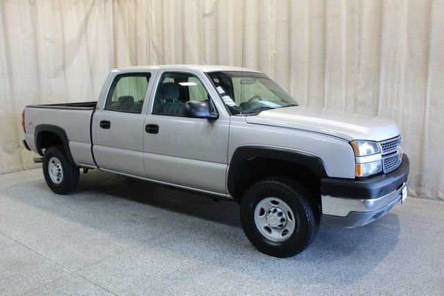Used 2005 Chevrolet Silverado 2500 W/T w/ Skid Plate Package AWD/4WD image 2