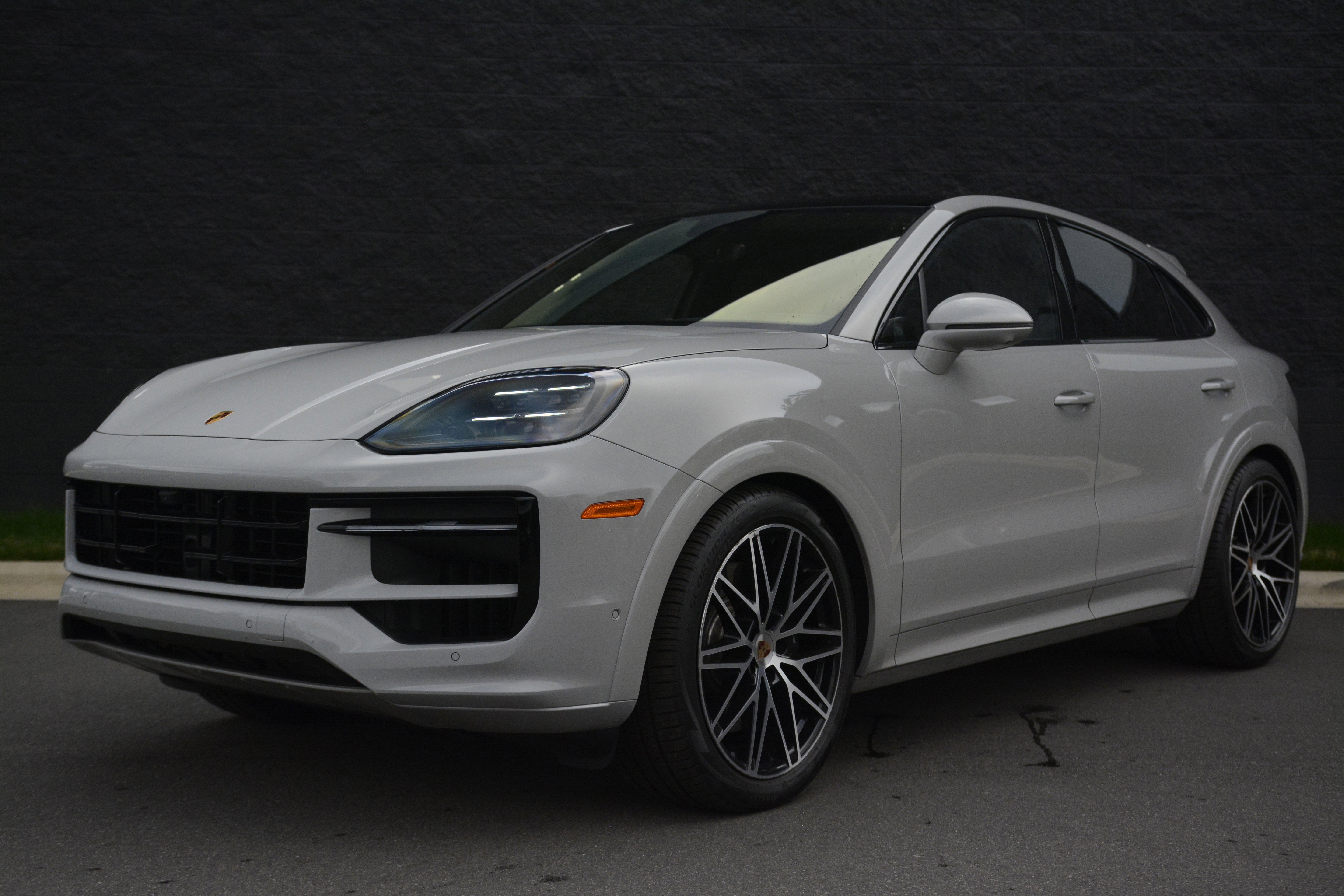 Certified 2025 Porsche Cayenne GTS AWD/4WD image 43