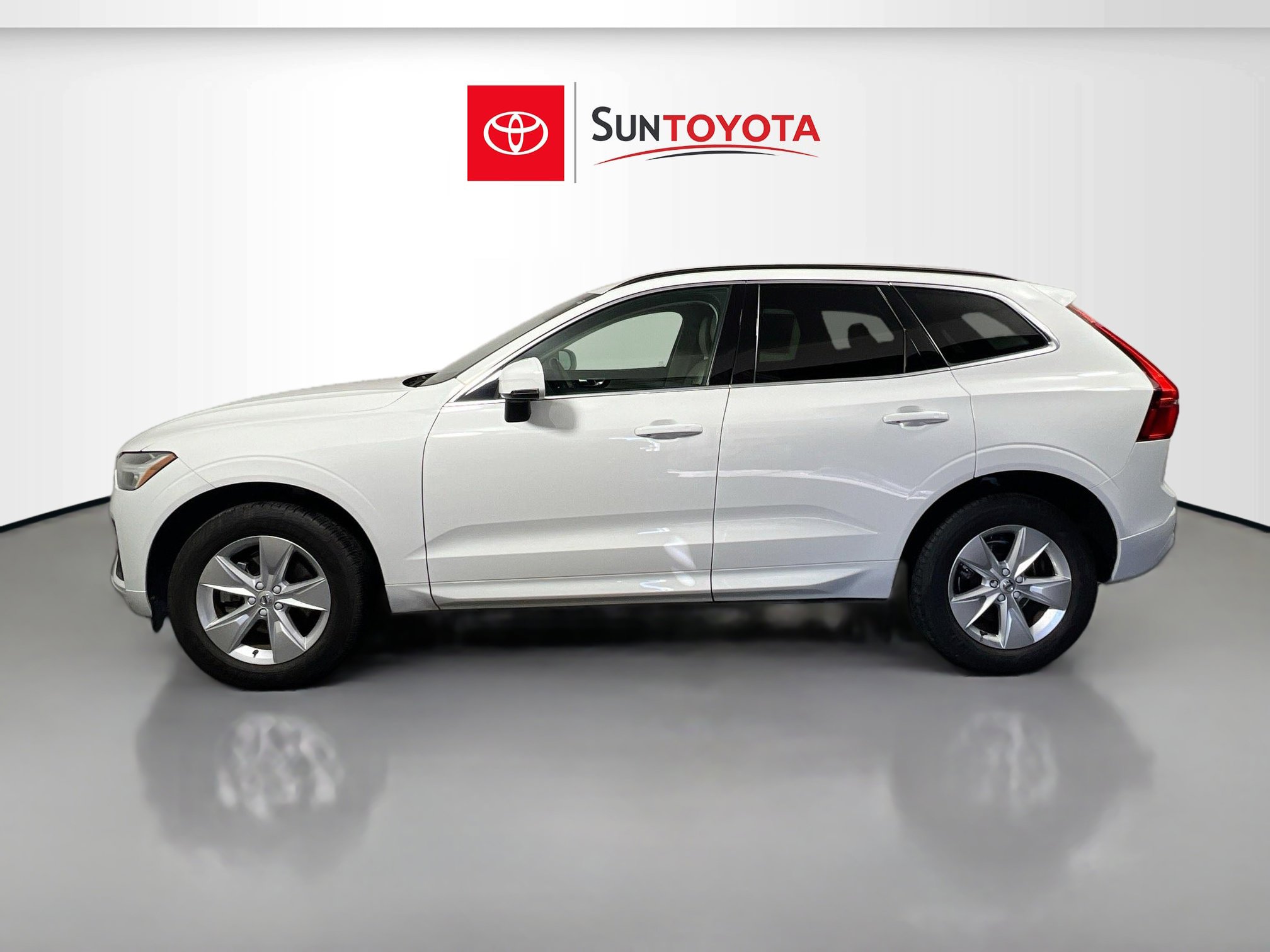 Used 2022 Volvo XC60 B5 Momentum image 7