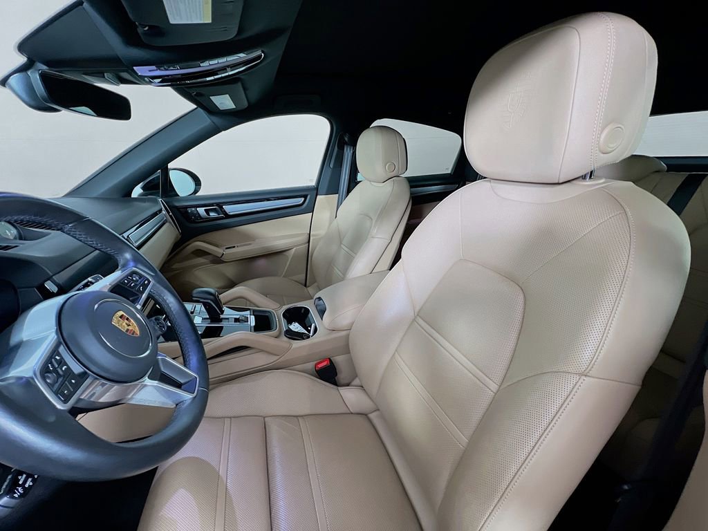 Certified 2023 Porsche Cayenne Platinum Edition image 5
