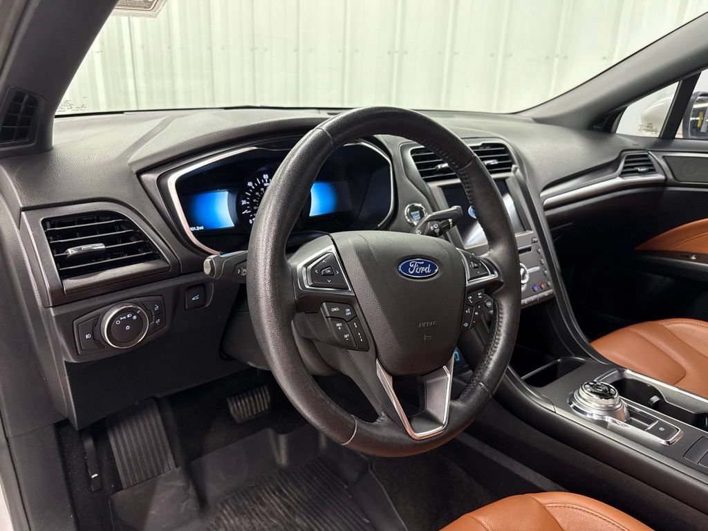 Used 2019 Ford Fusion Energi Titanium FWD image 17