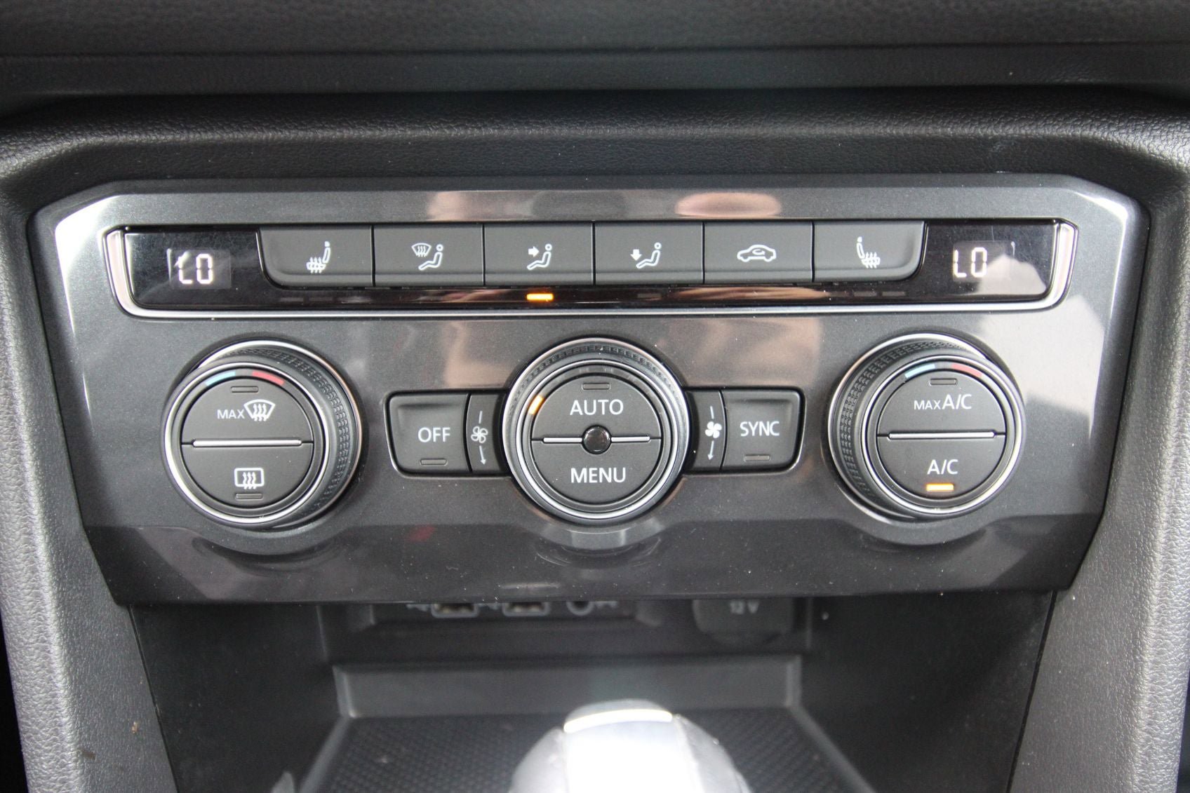 Used 2019 Volkswagen Tiguan SEL Premium R-Line image 16