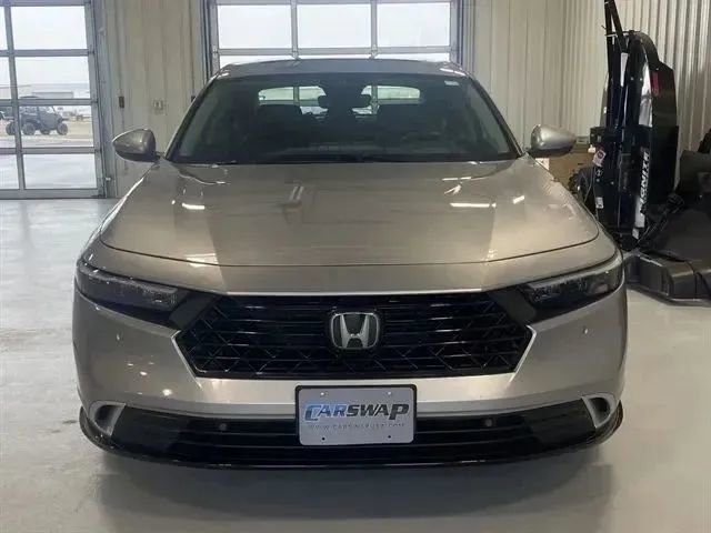 Used 2023 Honda Accord Touring image 7