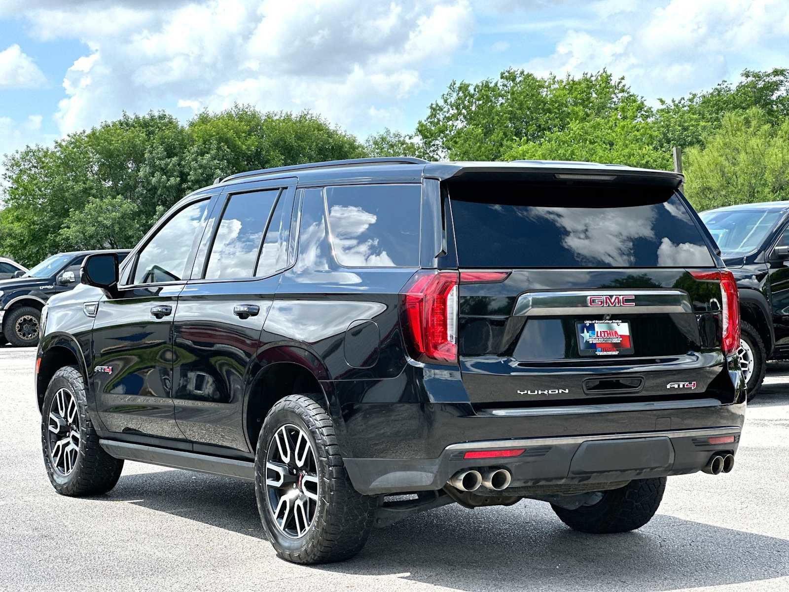 Used 2023 GMC Yukon AT4 w/ AT4 Premium Plus Package image 13