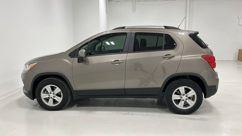 Used 2022 Chevrolet Trax LT w/ Premium Seat Package image 2
