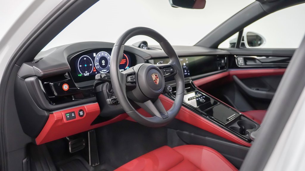 Certified 2025 Porsche Panamera 4 image 4