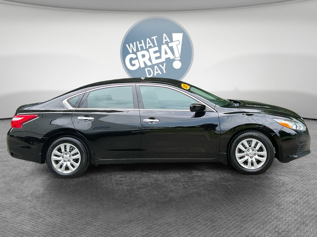 Used 2017 Nissan Altima 2.5 S w/ Power Driver Seat Package FWD image 2