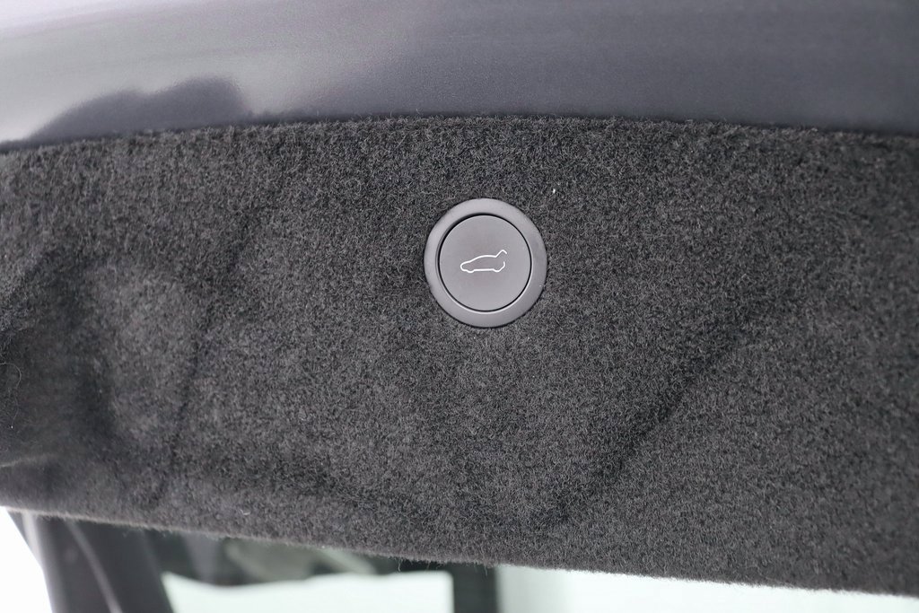 Used 2022 Tesla Model X image 38