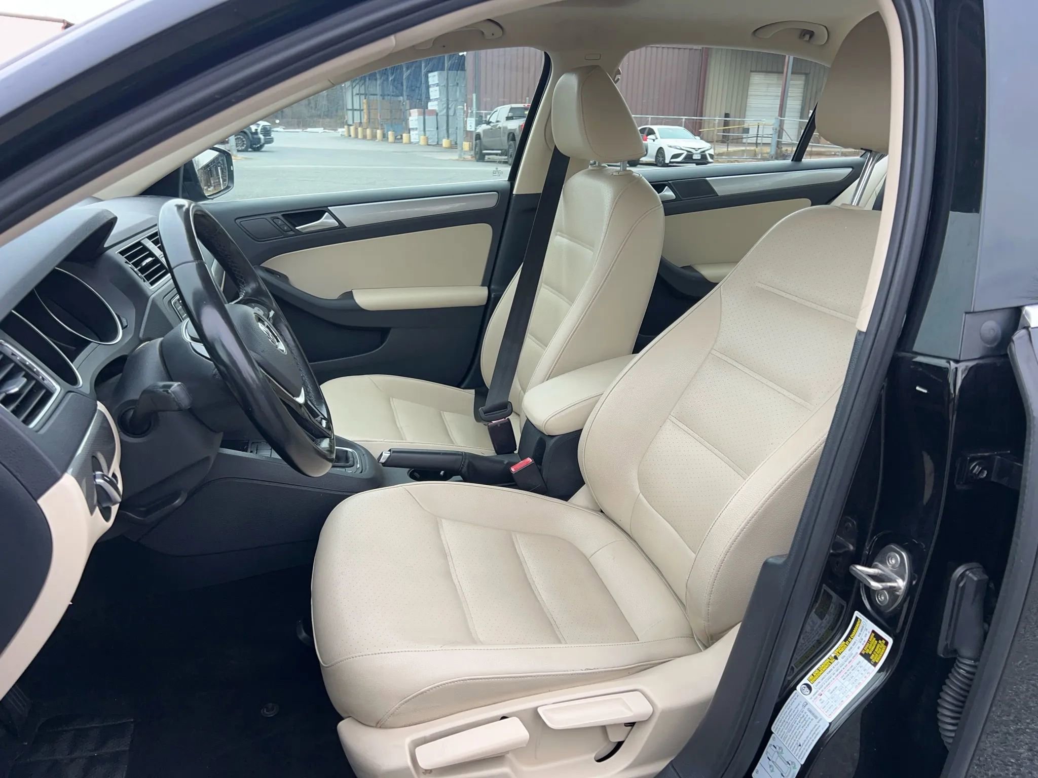 Used 2017 Volkswagen Jetta SE image 10