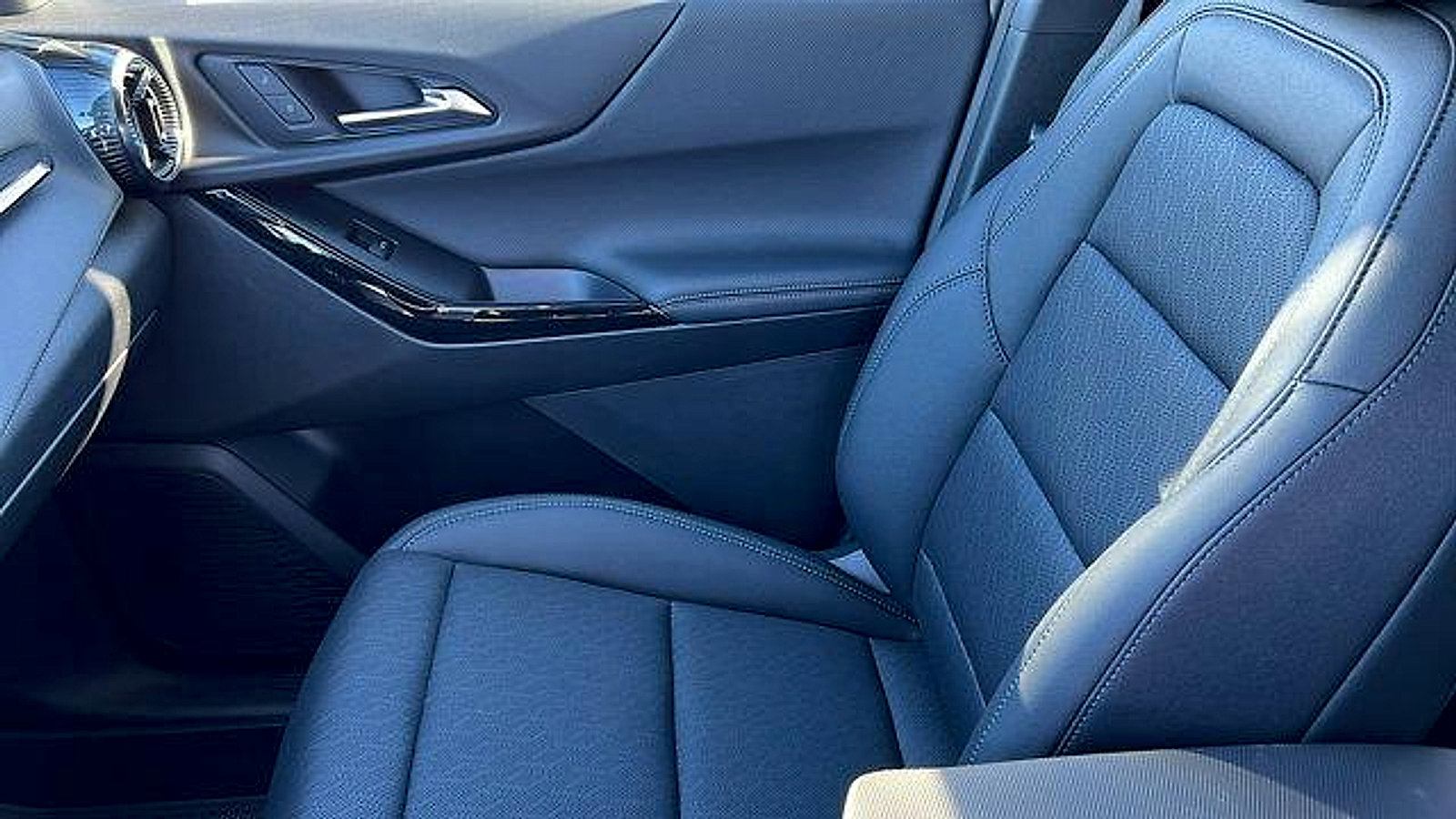 New 2026 Chevrolet Equinox LT w/ Convenience Package II image 19