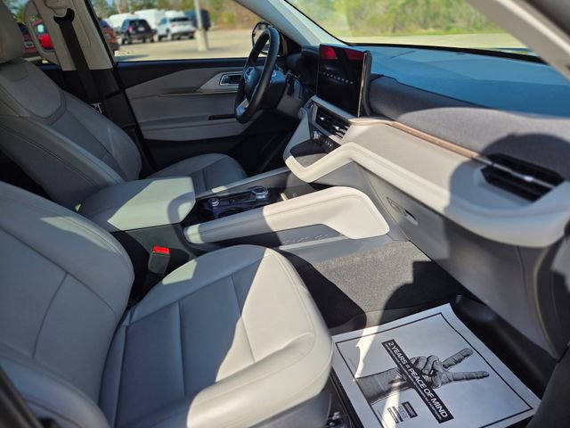 Used 2025 Ford Explorer Active w/ Active Comfort Package image 16