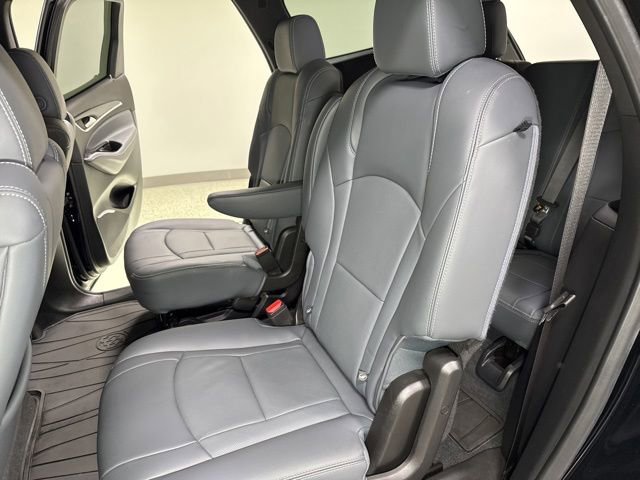 Used 2023 Buick Enclave Essence FWD image 2