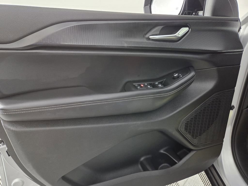 Certified 2025 Jeep Grand Cherokee Altitude image 22