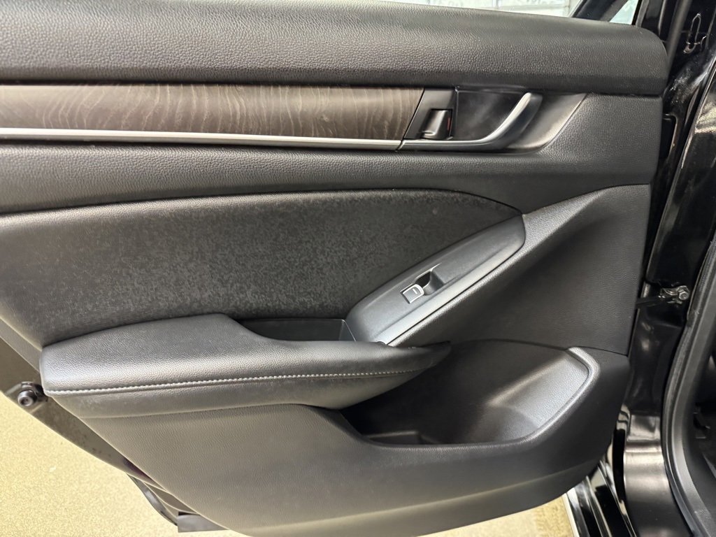 Used 2022 Honda Accord EX-L image 16