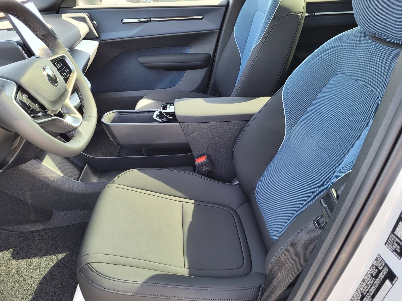 New 2026 Volvo EX30 Plus w/ Protection Package Premier image 12