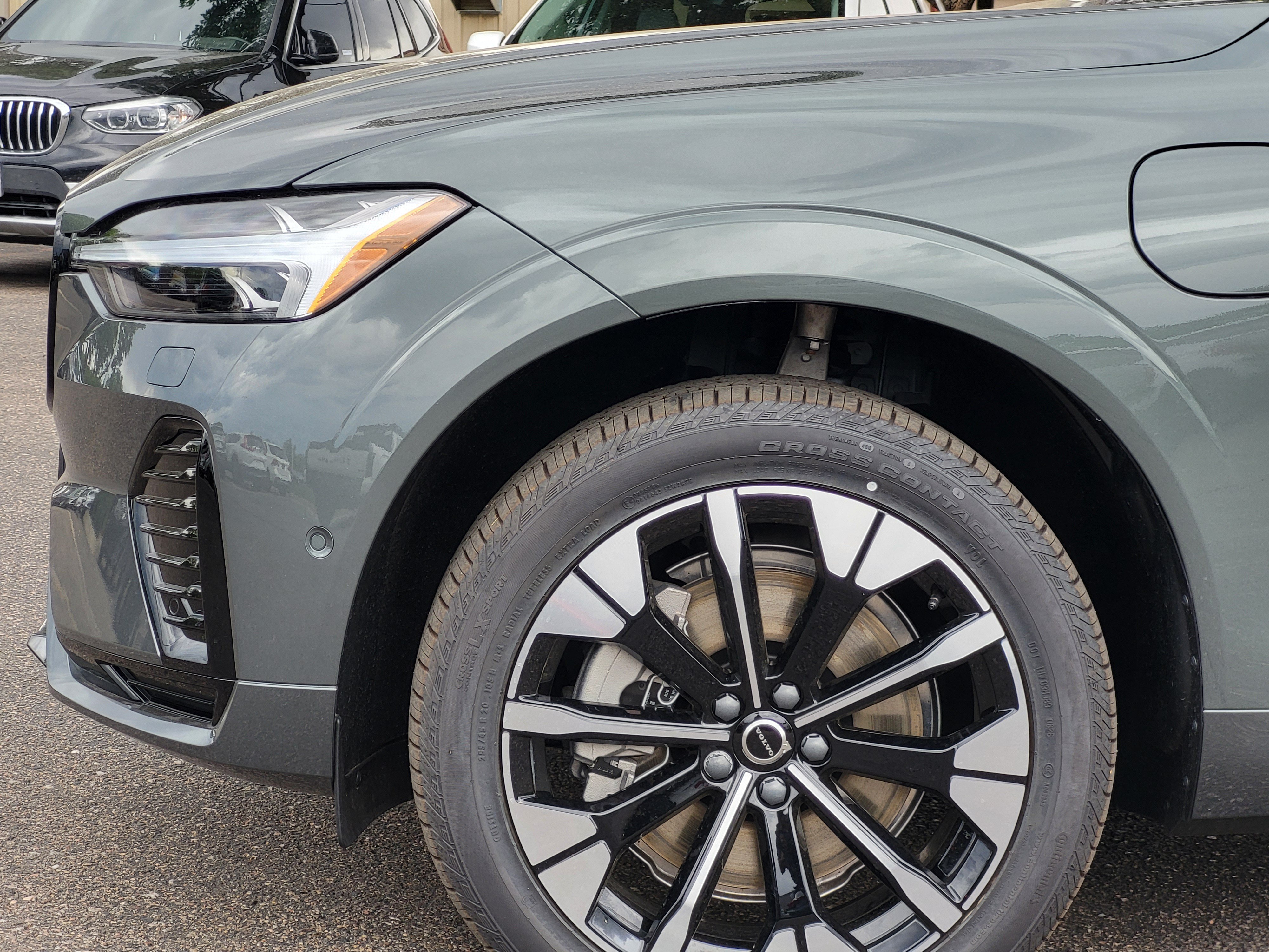 New 2026 Volvo XC60 T8 Plus w/ Protection Package Premier AWD/4WD image 6