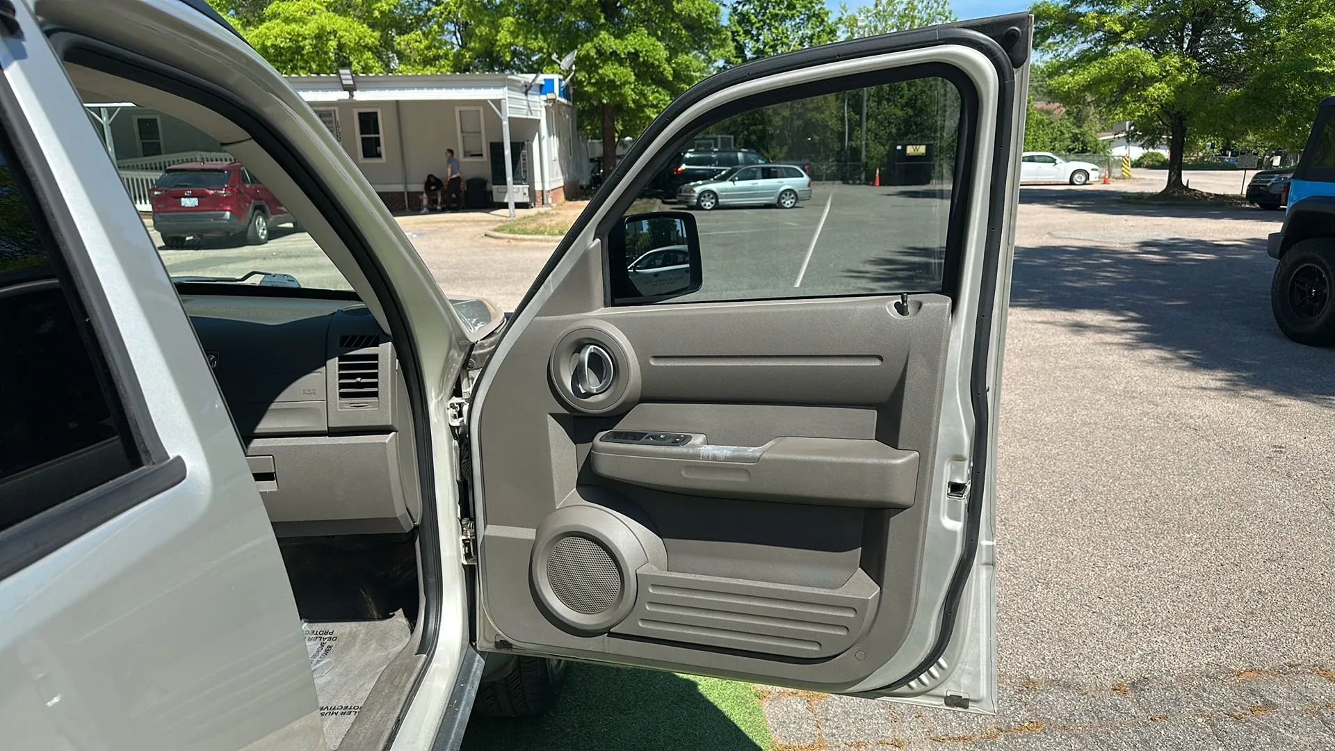 Used 2008 Dodge Nitro SXT image 22