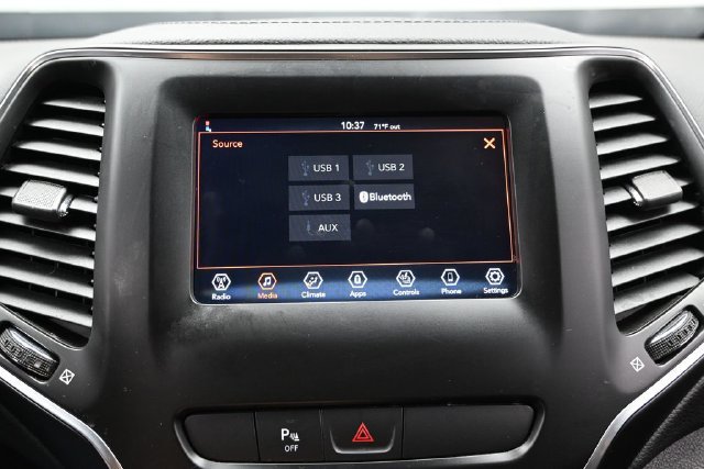 Used 2020 Jeep Cherokee Latitude Plus w/ Cold Weather Group AWD/4WD image 32
