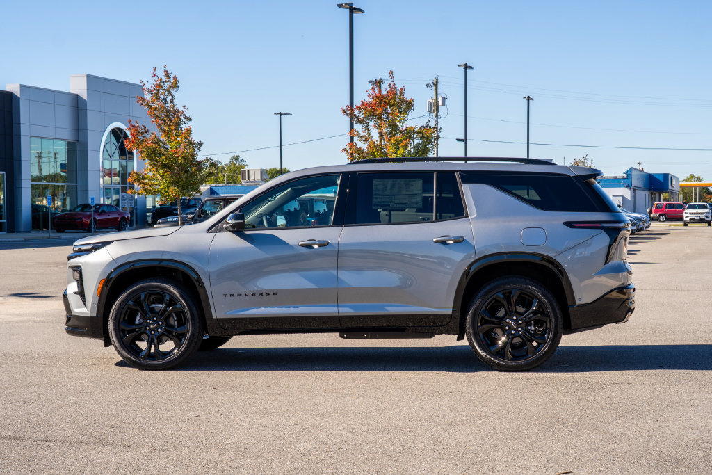 New 2027 Chevrolet Traverse RS w/ LPO, Floor Liner Package FWD image 4