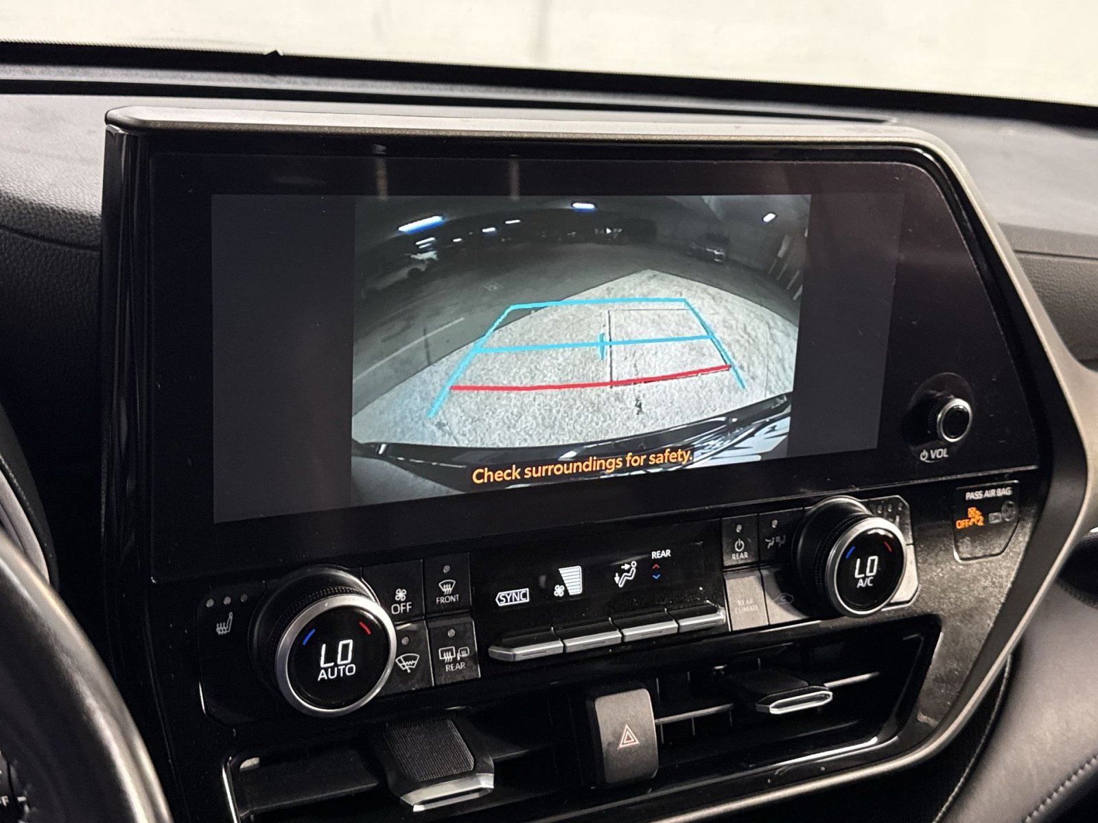 Used 2023 Toyota Highlander XLE AWD/4WD image 31
