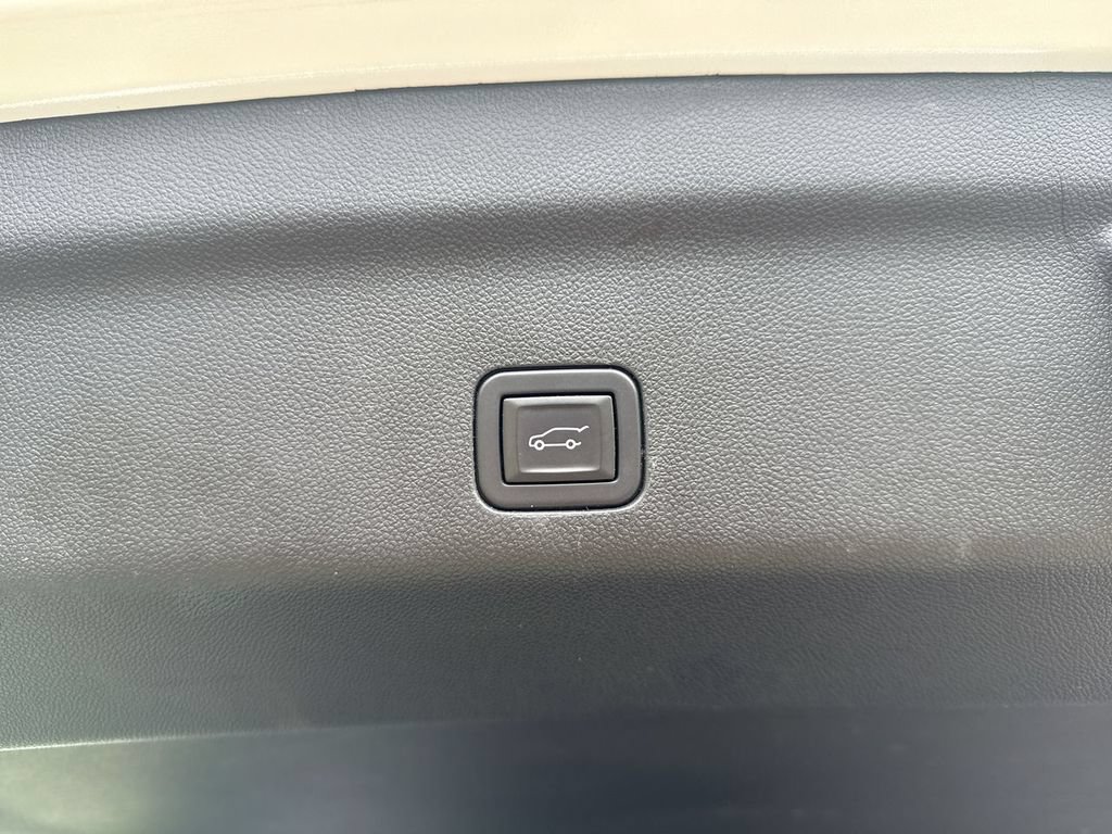 Used 2024 Chevrolet Tahoe High Country AWD/4WD image 18
