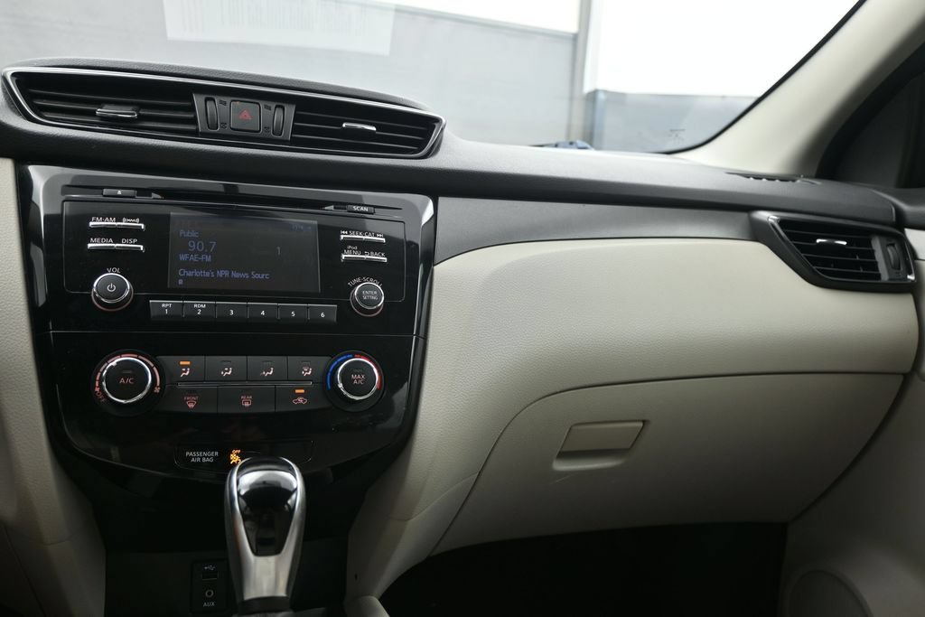Used 2017 Nissan Rogue Sport S w/ S Appearance Package FWD image 17