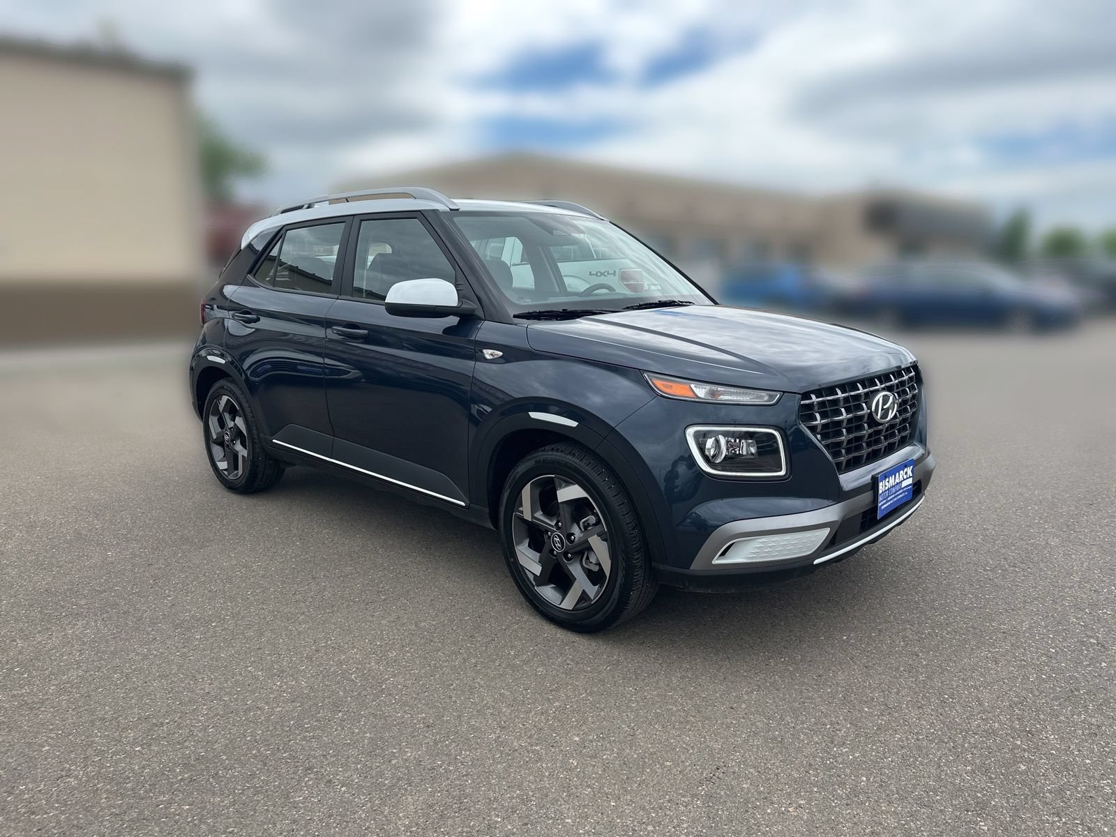 Used 2025 Hyundai Venue Limited FWD image 2