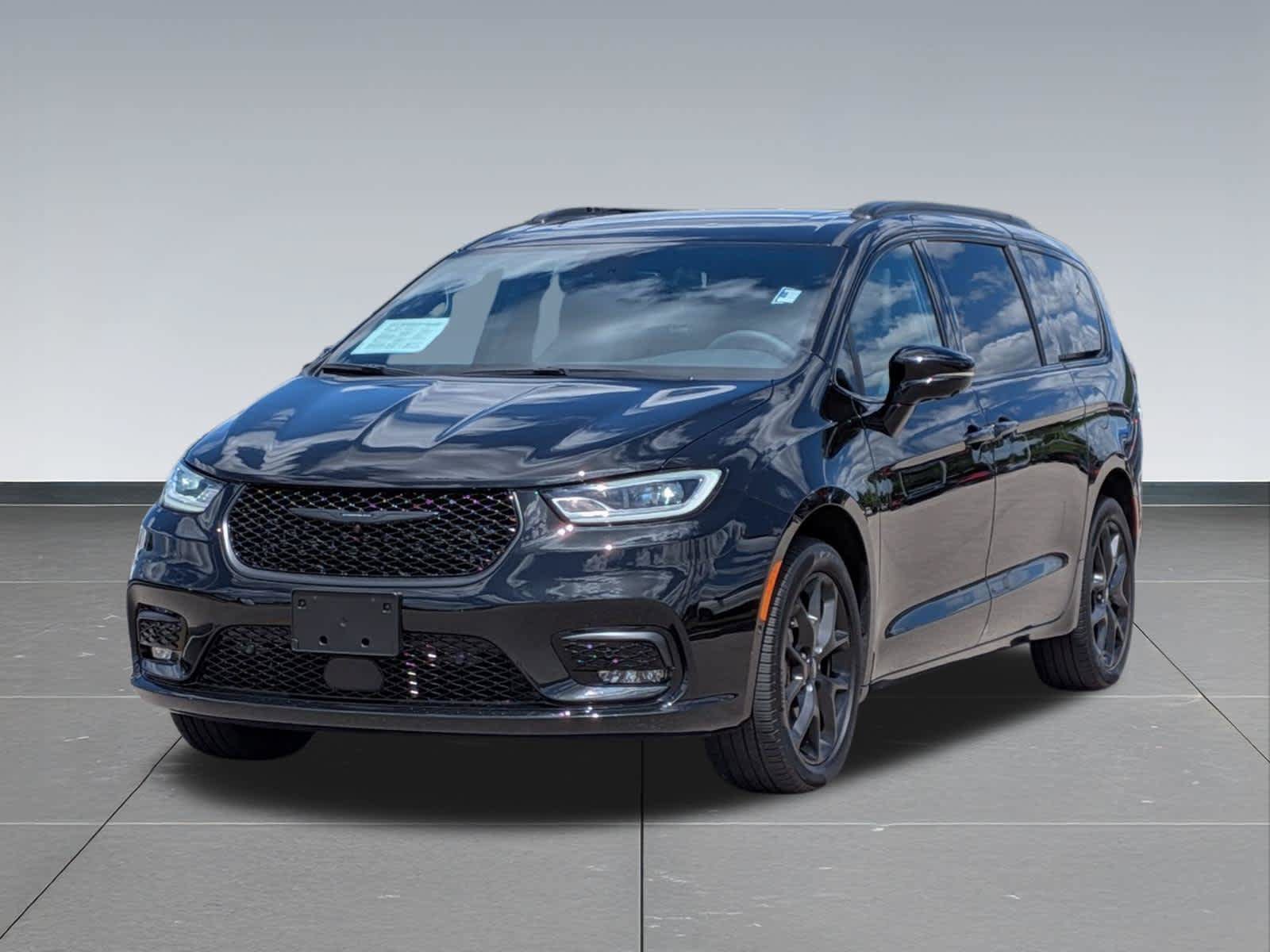 Used 2023 Chrysler Pacifica Limited w/ S Appearance Package AWD/4WD image 10