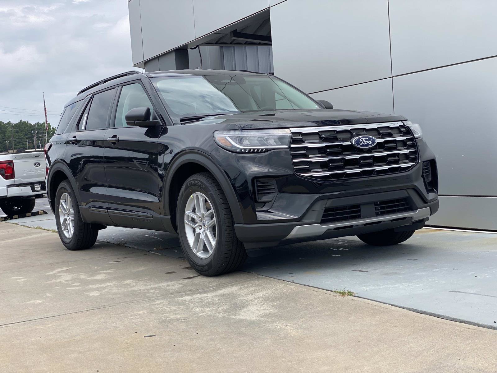 New 2026 Ford Explorer Active RWD image 1