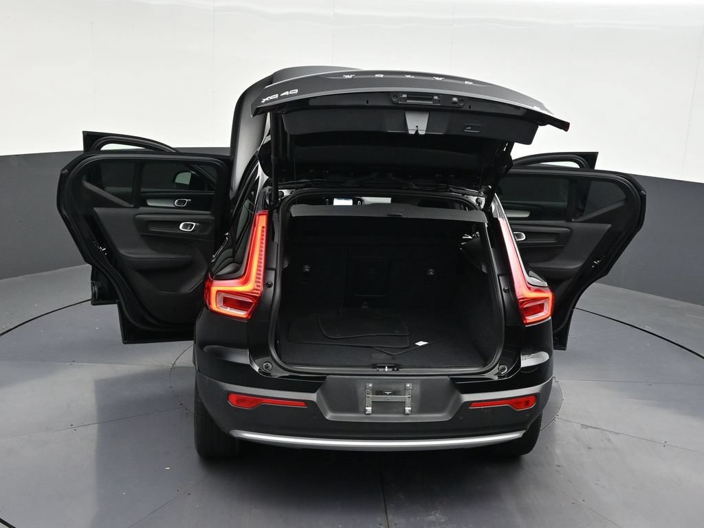 Used 2023 Volvo XC40 B4 Core FWD image 38