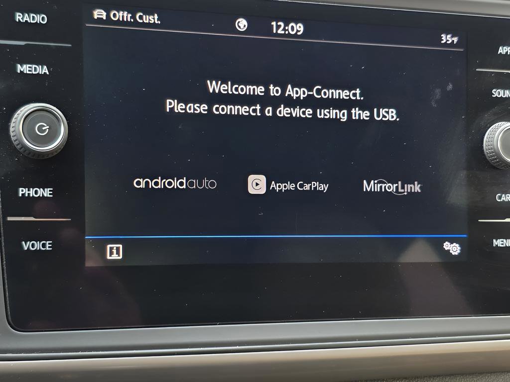 Used 2020 Volkswagen Atlas Cross Sport SE w/ Panoramic Sunroof Package image 31