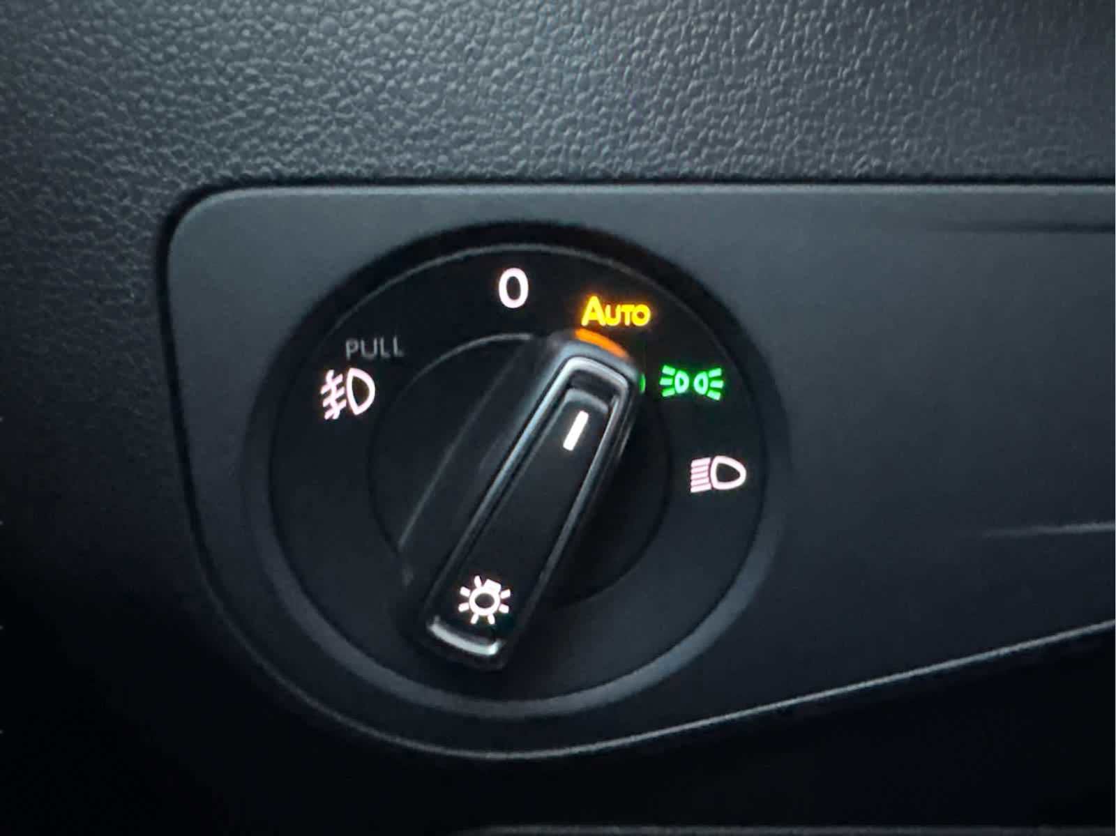 Certified 2020 Volkswagen Tiguan SEL image 23