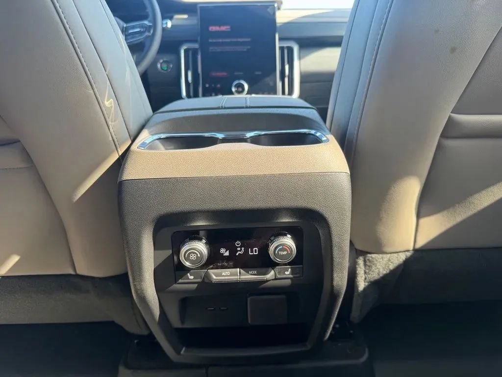 New 2027 GMC Acadia Elevation w/ Elevation Premium Package FWD image 18
