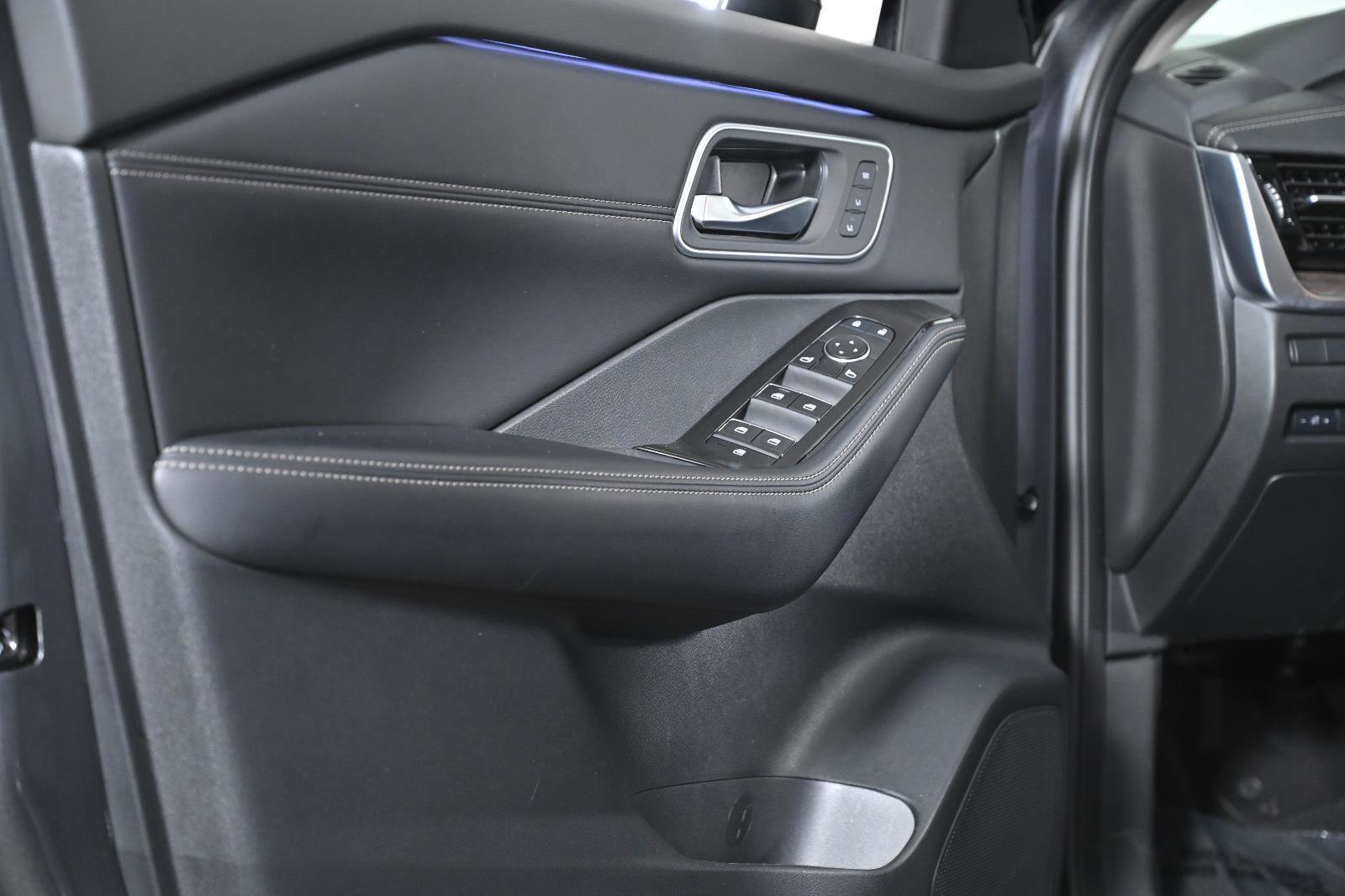 Used 2024 Nissan Rogue Platinum image 35