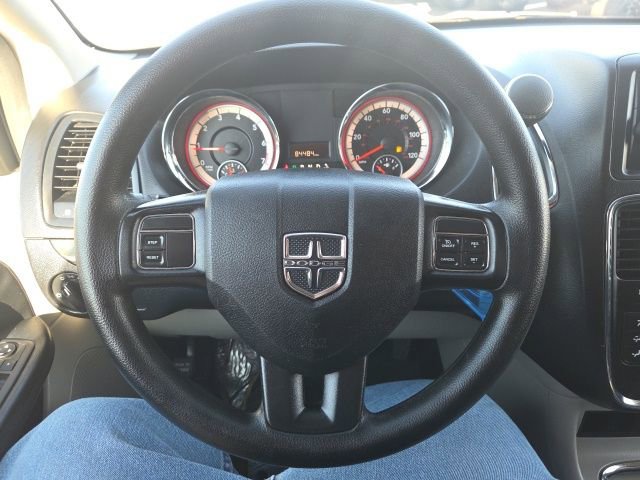 Used 2016 Dodge Grand Caravan SXT image 34