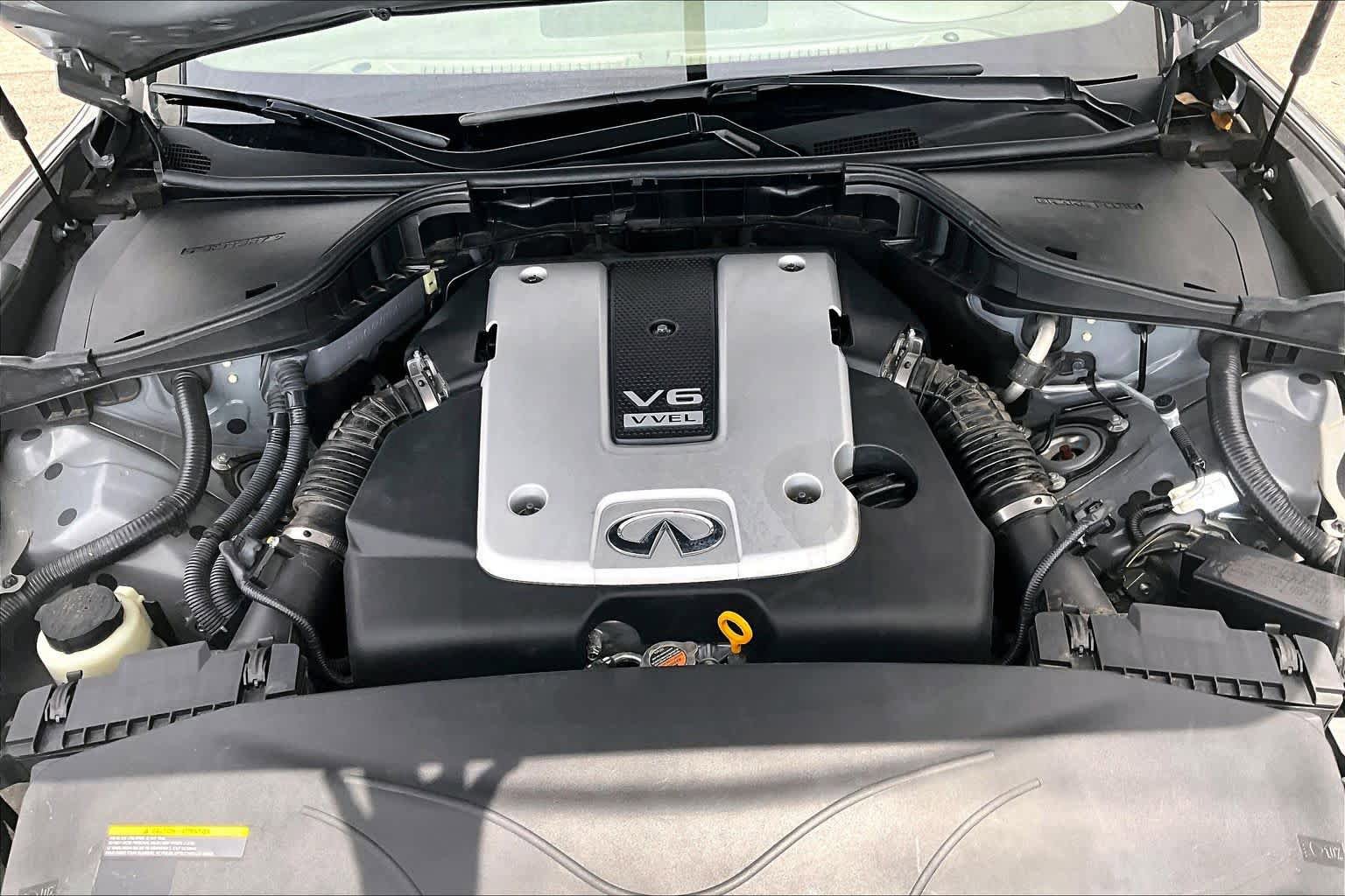 Used 2015 INFINITI Q70 3.7 RWD image 32