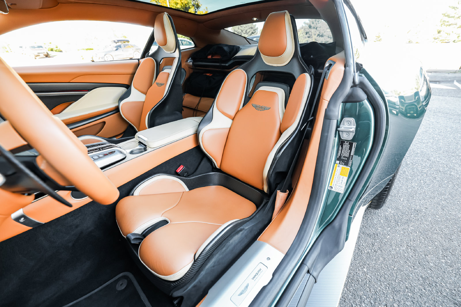 Used 2025 Aston Martin Vanquish RWD image 26