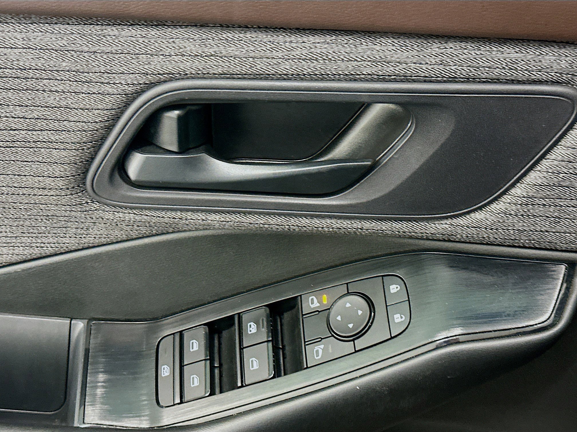 Used 2023 Nissan Rogue S image 15