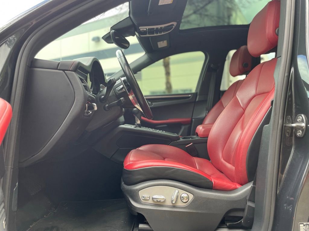 Used 2018 Porsche Macan S image 18