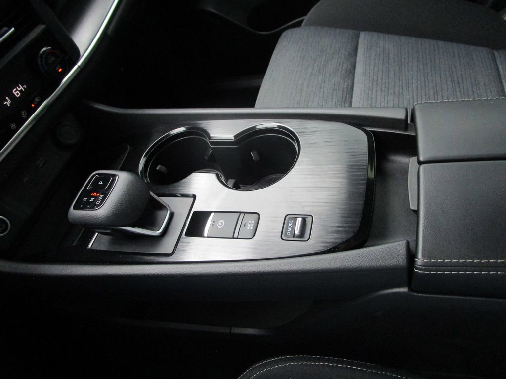 Used 2023 Nissan Rogue SV image 36