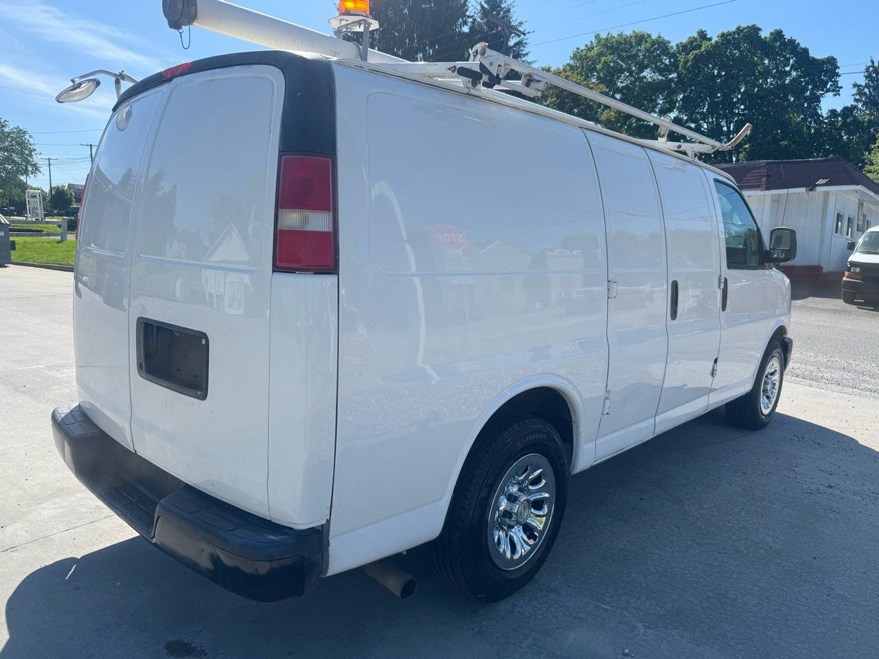 Used 2010 Chevrolet Express 1500 RWD image 5