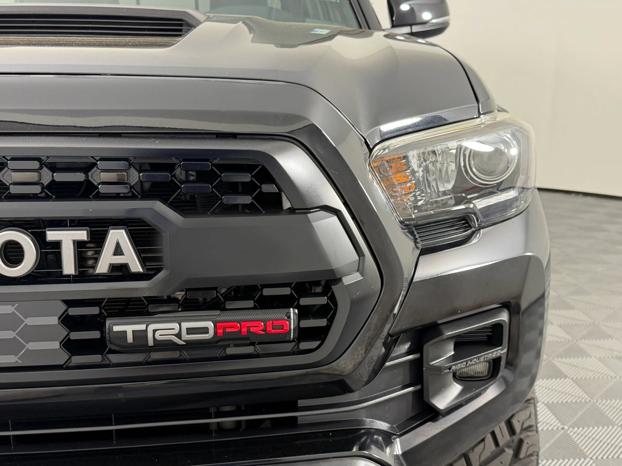 Used 2019 Toyota Tacoma TRD Pro AWD/4WD image 5
